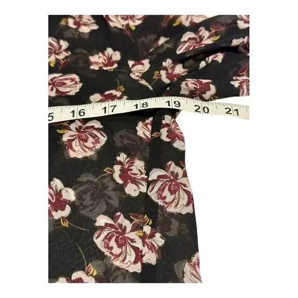 Ann Taylor Factory Women’s Small Black‎ Floral V-Neck Chiffon Top - Picture 5 of 6